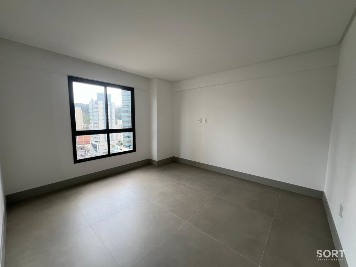 Apartamento na Barra Norte Edifício Empire
