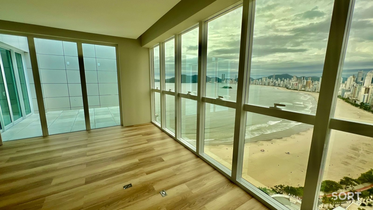 Apartamento Cobertura Quadra mar no Edifício Skyline Tower