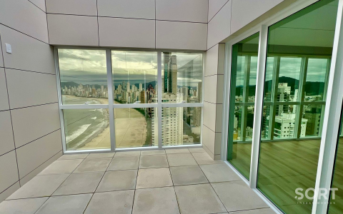 Apartamento Cobertura Quadra mar no Edifício Skyline Tower