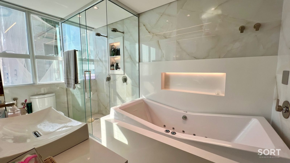 BAnheiro Suíte Apartamento Quadra Mar no Edifício Luar Biasa