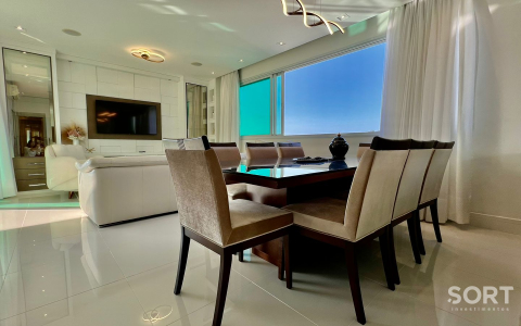 Sala de Jantar Apartamento Vista Mar no Edifício Luar Biasa