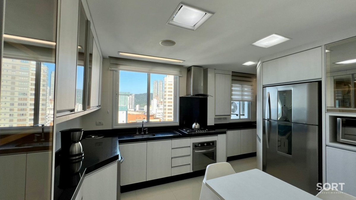 Cozinha Apartamento Vista Mar no Edifício Luar Biasa