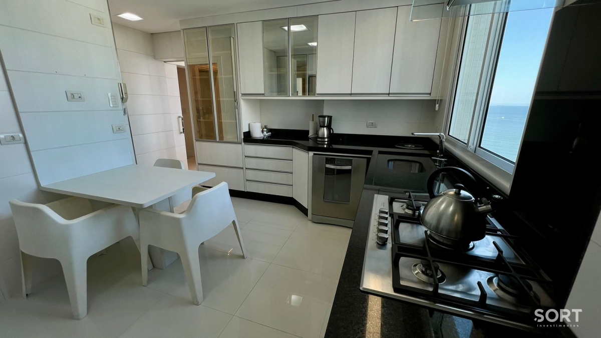Cozinha Apartamento Vista Mar no Edifício Luar Biasa