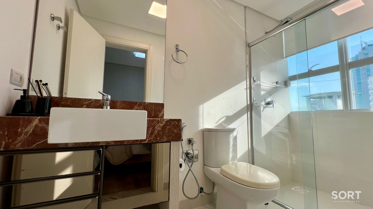 Banheiro Suíte Apartamento Vista Mar no Edifício Luar Biasa