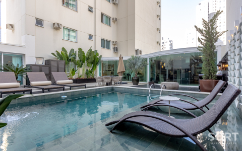 Apartamento Diferenciado com 3 dormitórios sendo 2 suítes e 2 vagas no Centro de Balneário Camboriú