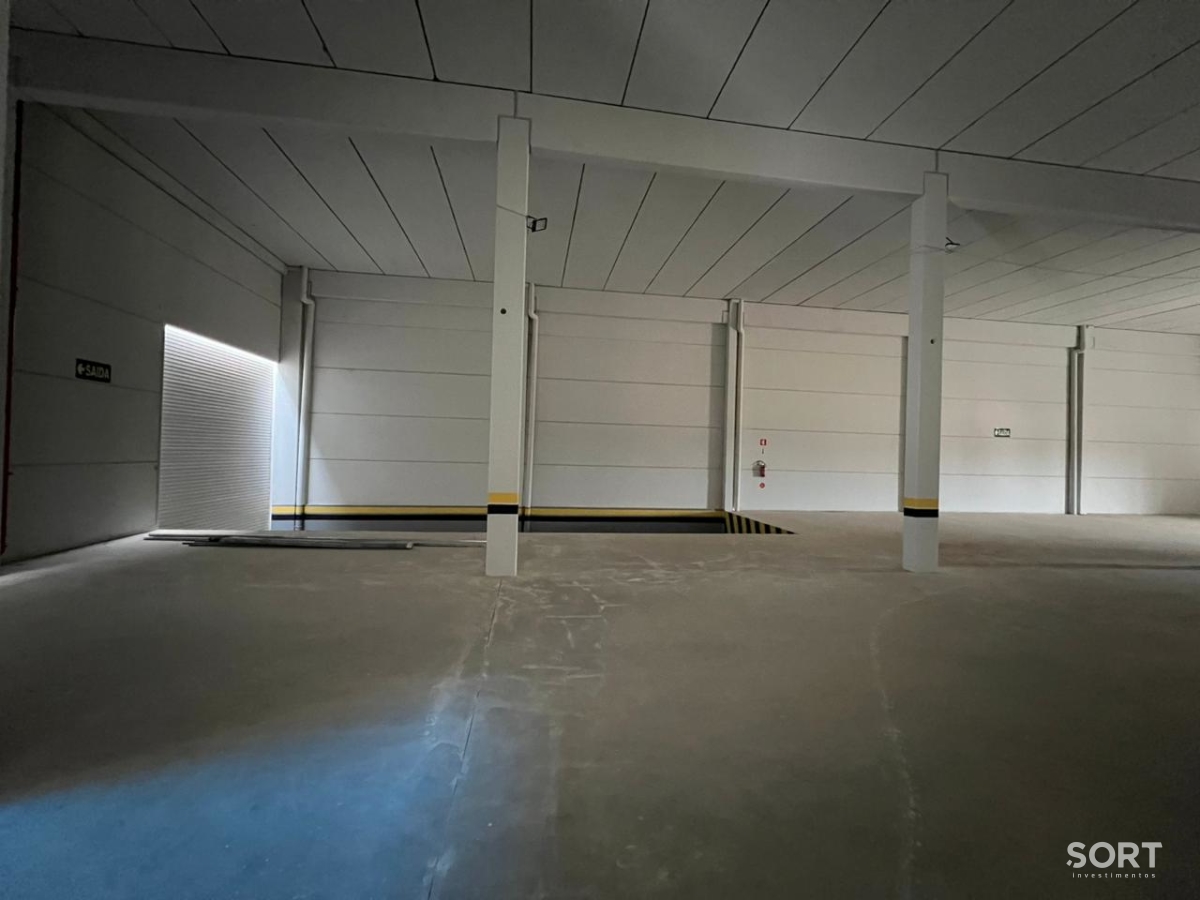 Galpão Logístico de 1038m² em Condomínio Fechado