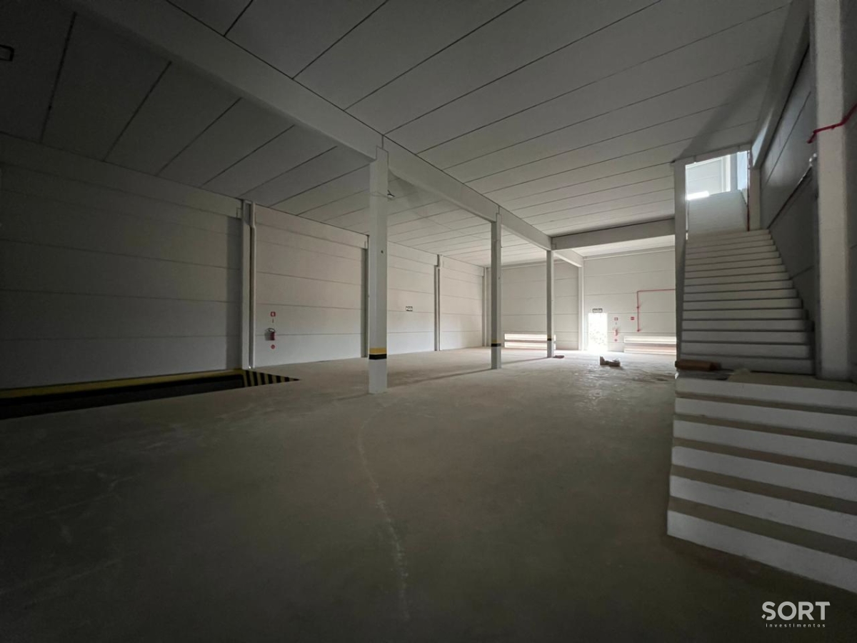 Galpão Logístico de 1038m² em Condomínio Fechado