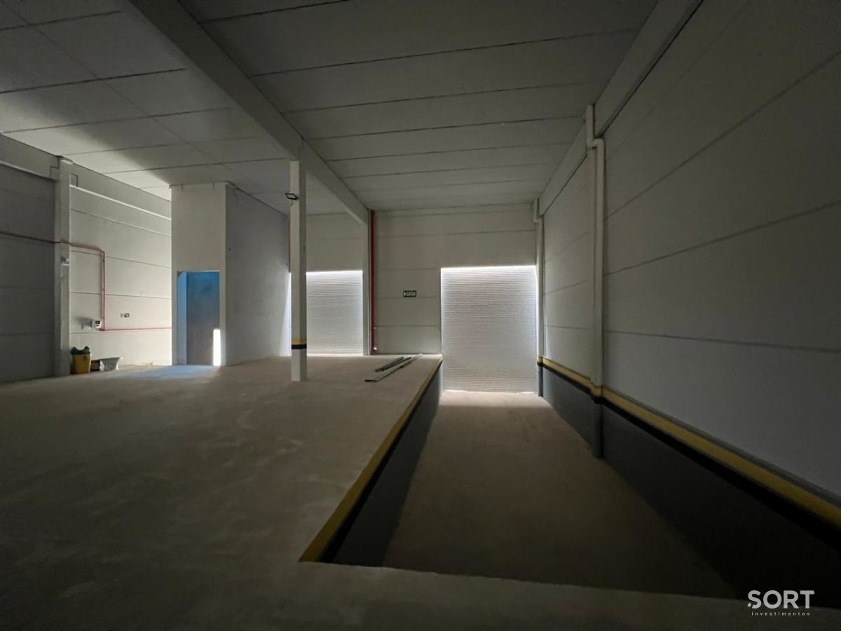 Galpão Logístico de 1038m² em Condomínio Fechado