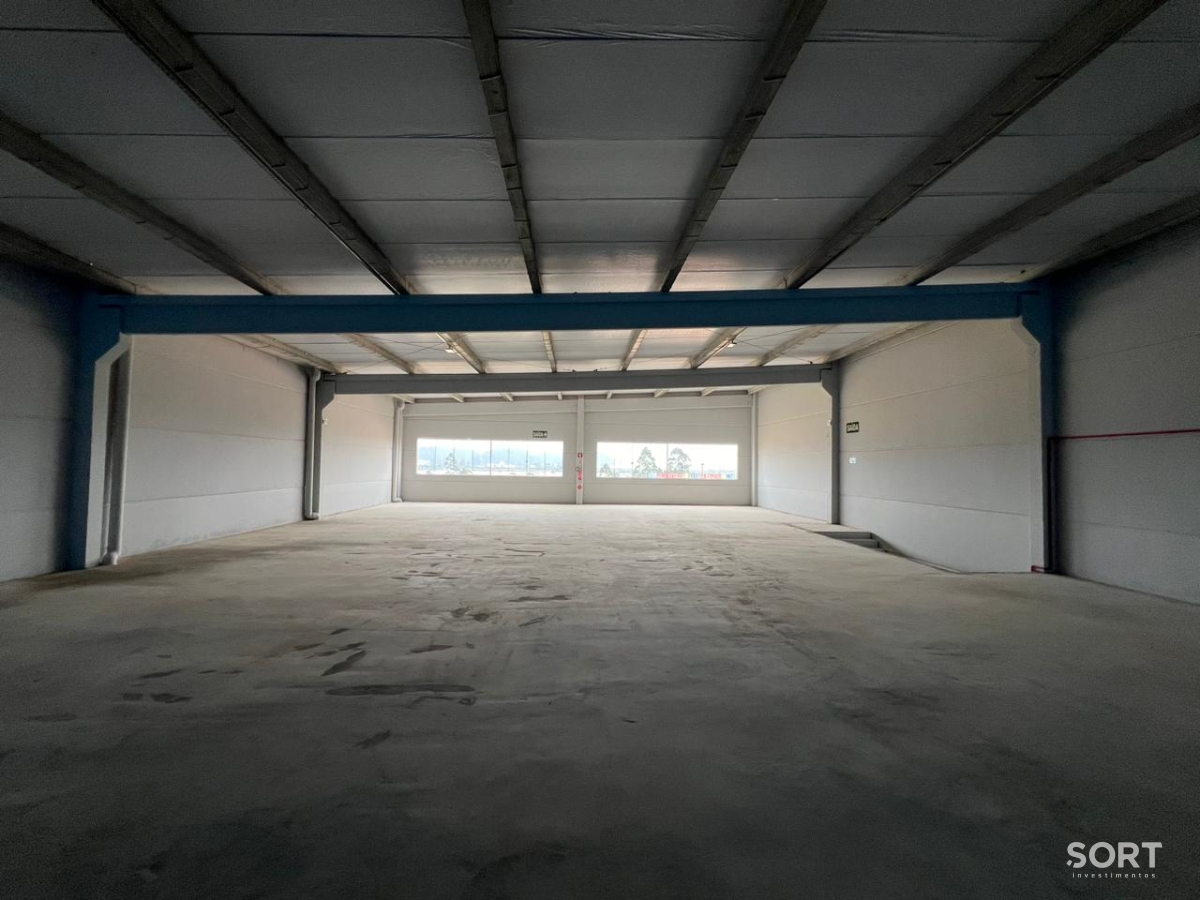 Galpão Logístico de 1038m² em Condomínio Fechado