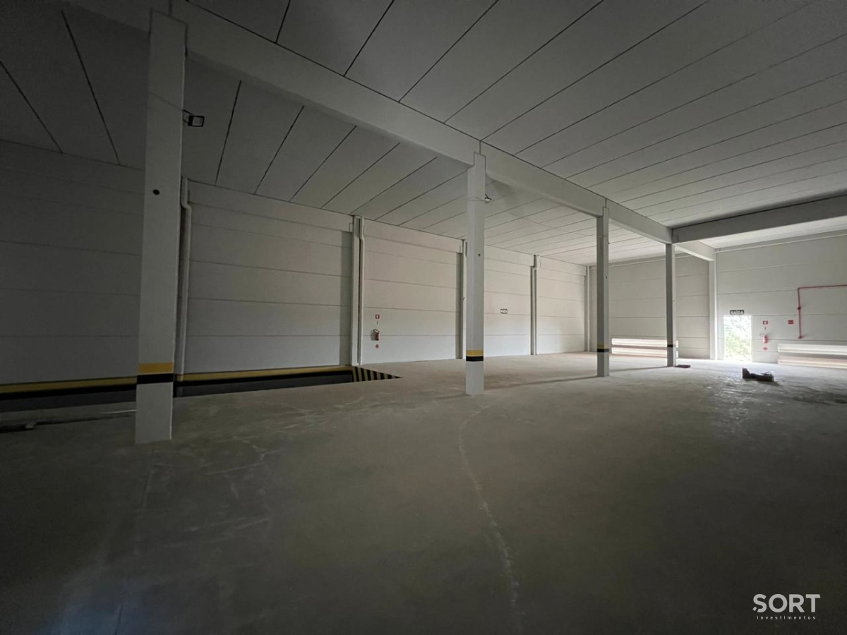 Galpão Logístico de 1038m² em Condomínio Fechado