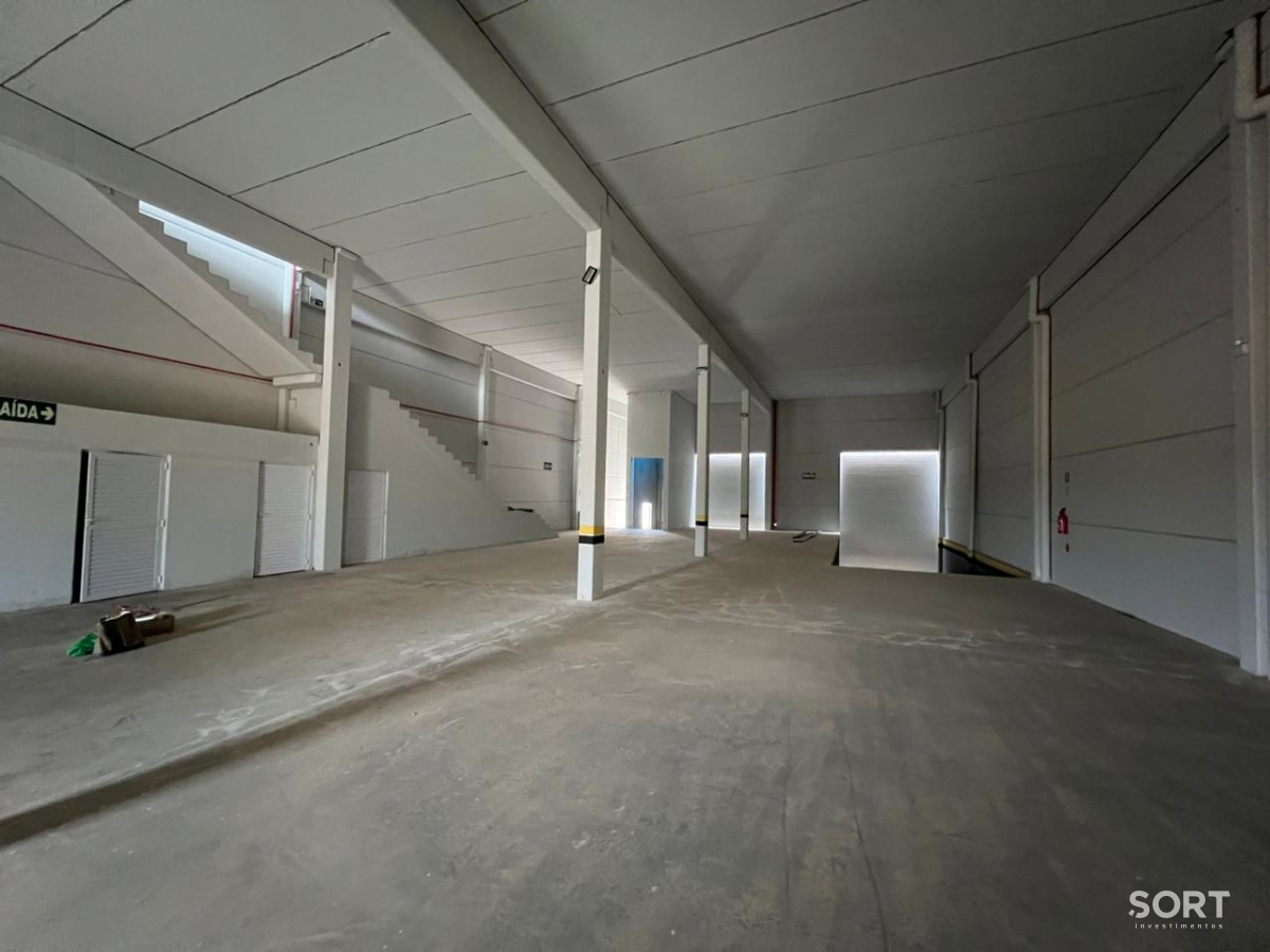 Galpão Logístico de 1038m² em Condomínio Fechado