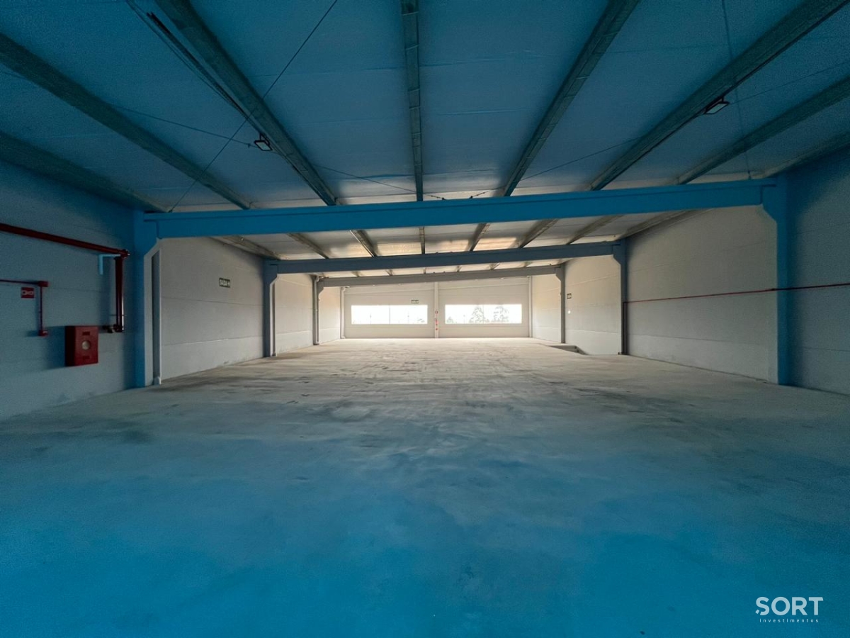Galpão Logístico de 1038m² em Condomínio Fechado