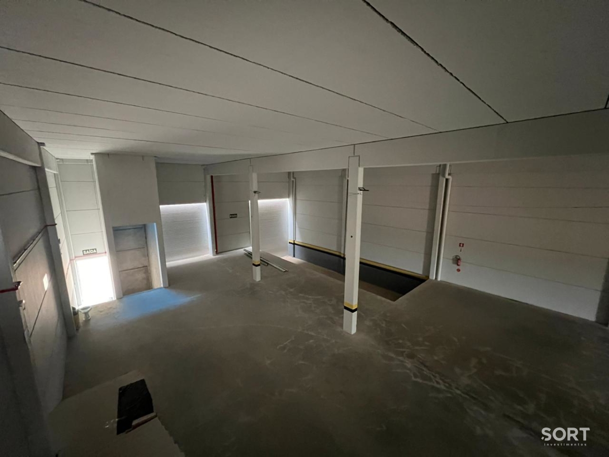 Galpão Logístico de 1038m² em Condomínio Fechado