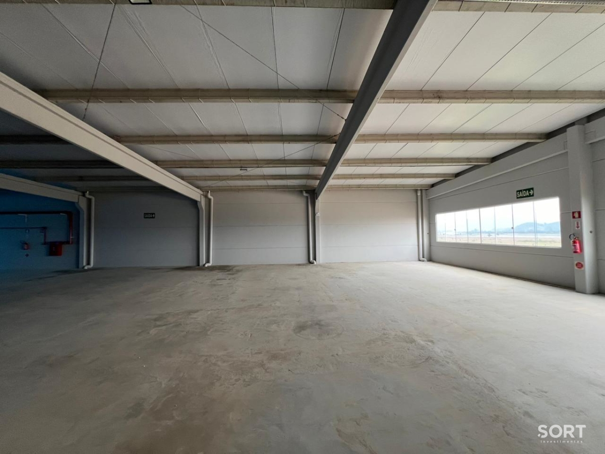 Galpão Logístico de 1038m² em Condomínio Fechado