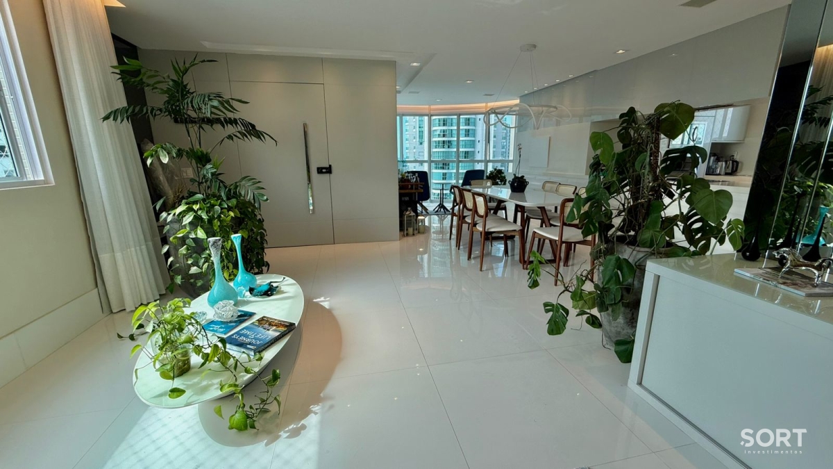 Apartamento no Ed. Elegance Tower com 150m² na Barra Sul em Balneário Camboriú