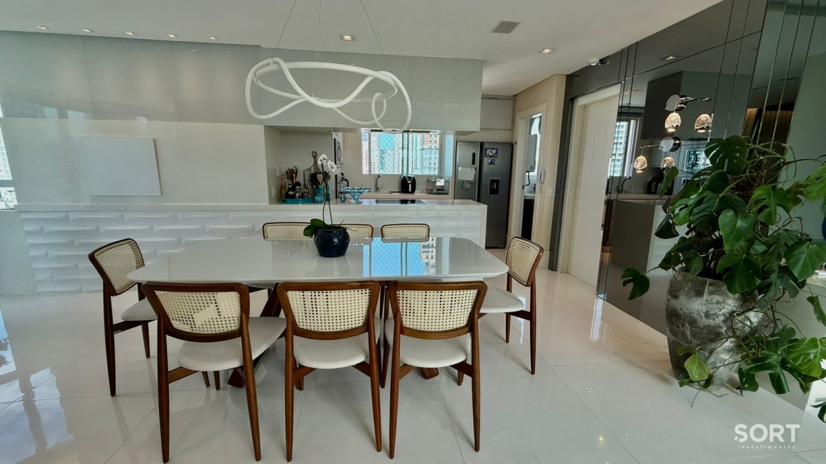 Apartamento no Ed. Elegance Tower com 150m² na Barra Sul em Balneário Camboriú