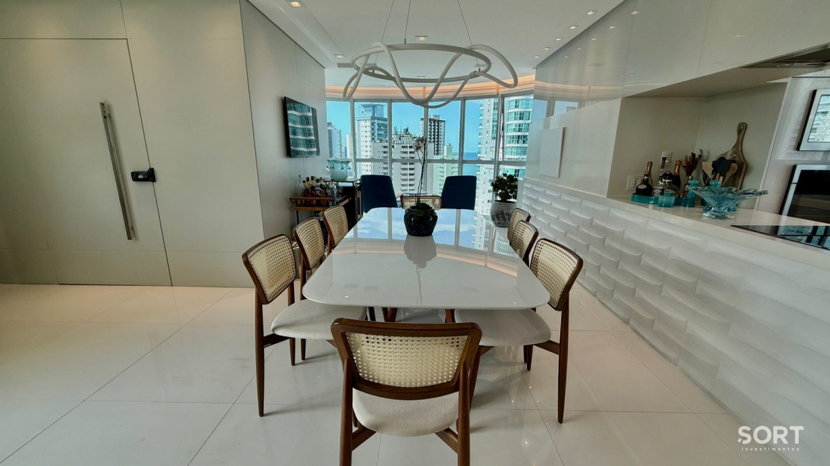 Apartamento no Ed. Elegance Tower com 150m² na Barra Sul em Balneário Camboriú
