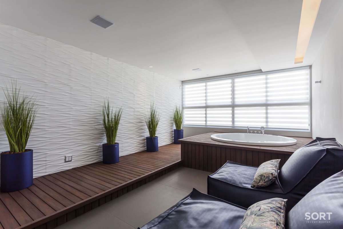 Apartamento à venda no Ed. Ocean Breeze com 167 m² no Centro de Balneário Camboriú