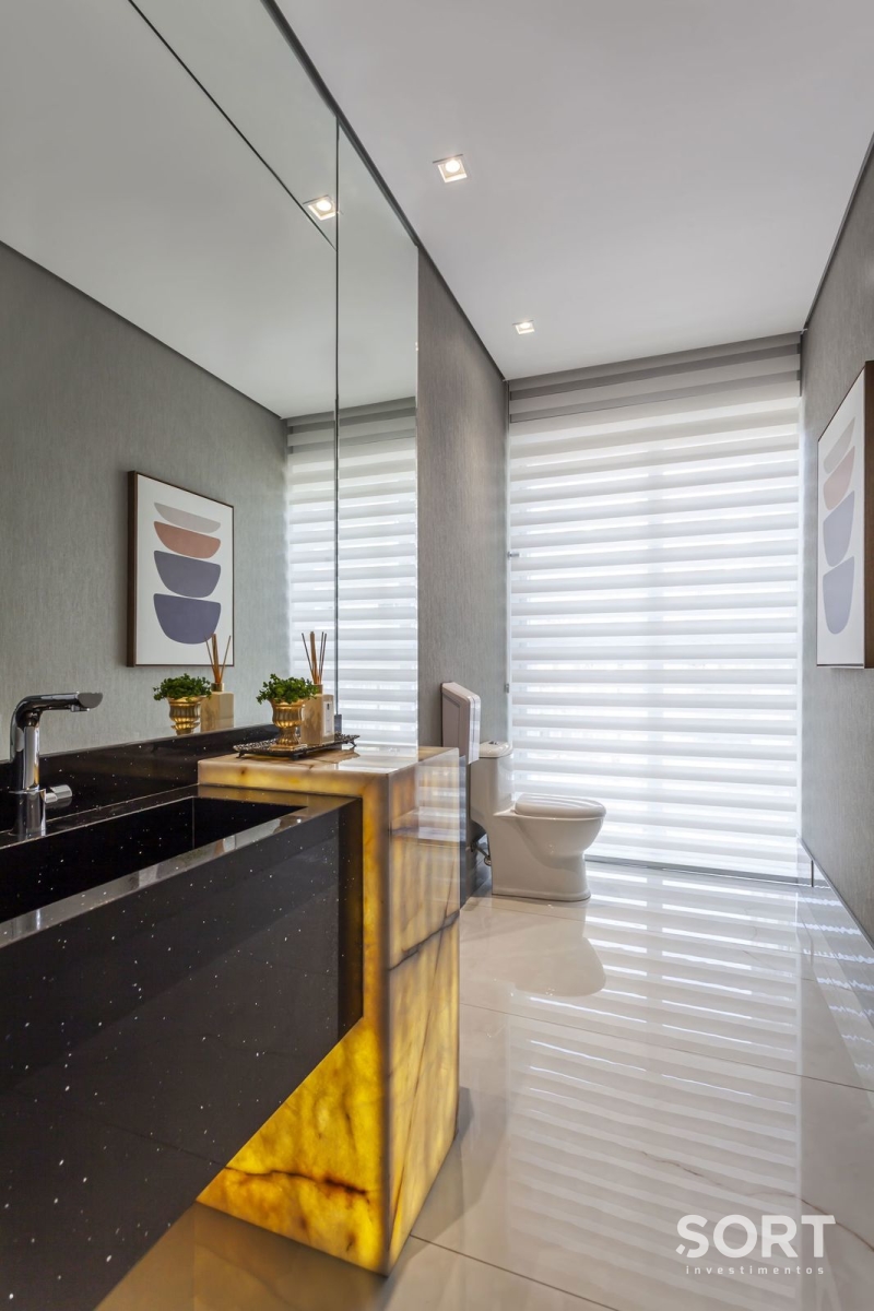 Apartamento à venda no Ed. Ocean Breeze com 167 m² no Centro de Balneário Camboriú