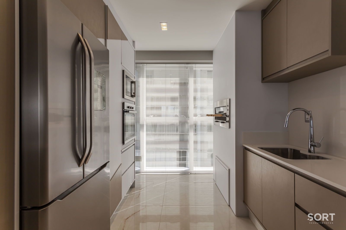 Apartamento à venda no Ed. Ocean Breeze com 167 m² no Centro de Balneário Camboriú