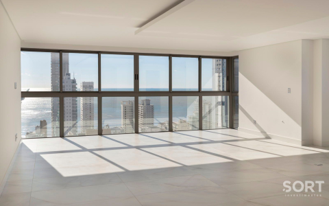 Apartamento à venda no Ed. Ocean Breeze com 167 m² no Centro de Balneário Camboriú