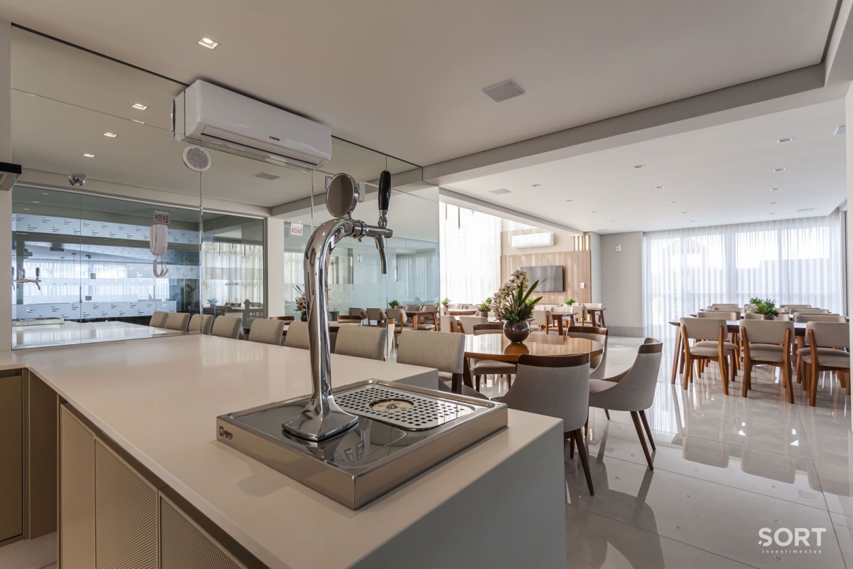 Apartamento à venda no Ed. Ocean Breeze com 167 m² no Centro de Balneário Camboriú