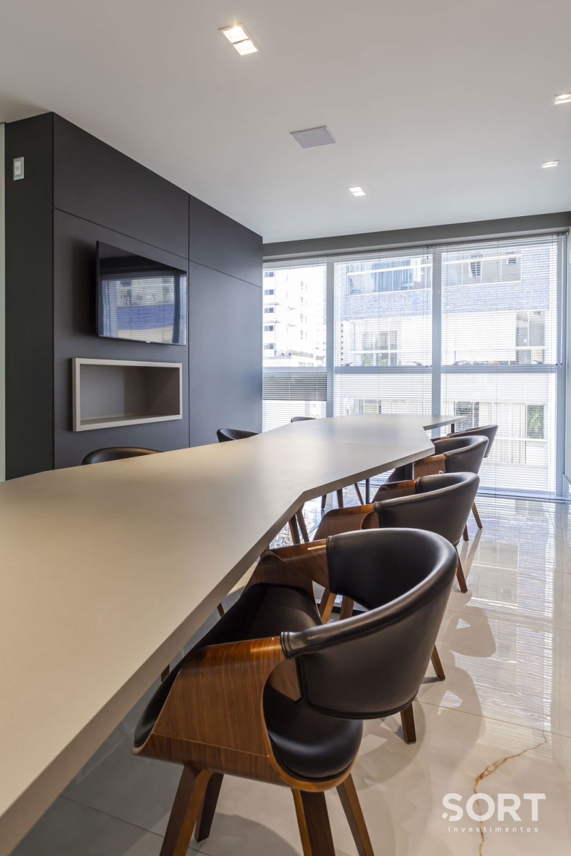 Apartamento à venda no Ed. Ocean Breeze com 167 m² no Centro de Balneário Camboriú