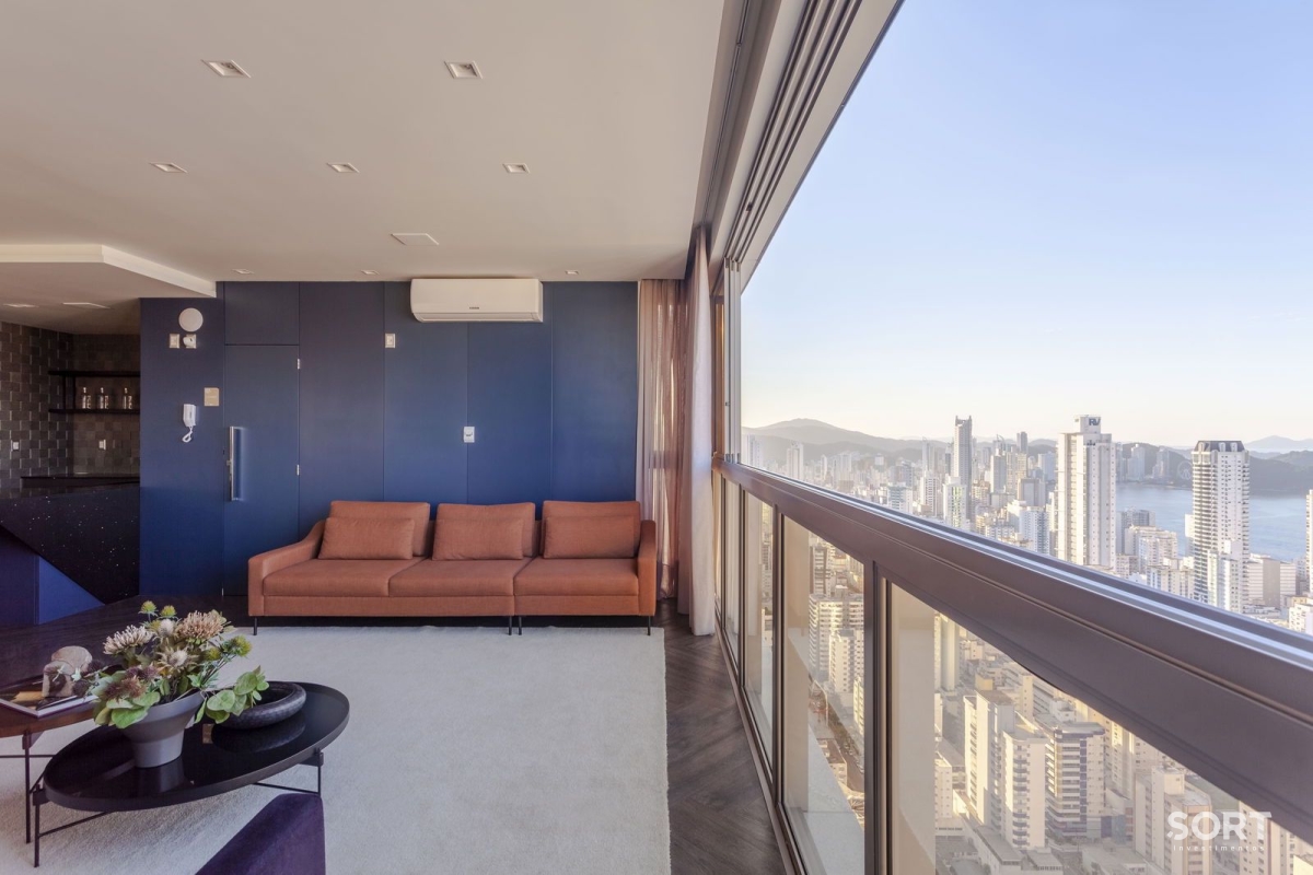 Apartamento à venda no Ed. Ocean Breeze com 167 m² no Centro de Balneário Camboriú