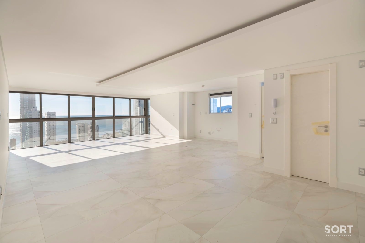 Apartamento à venda no Ed. Ocean Breeze com 167 m² no Centro de Balneário Camboriú