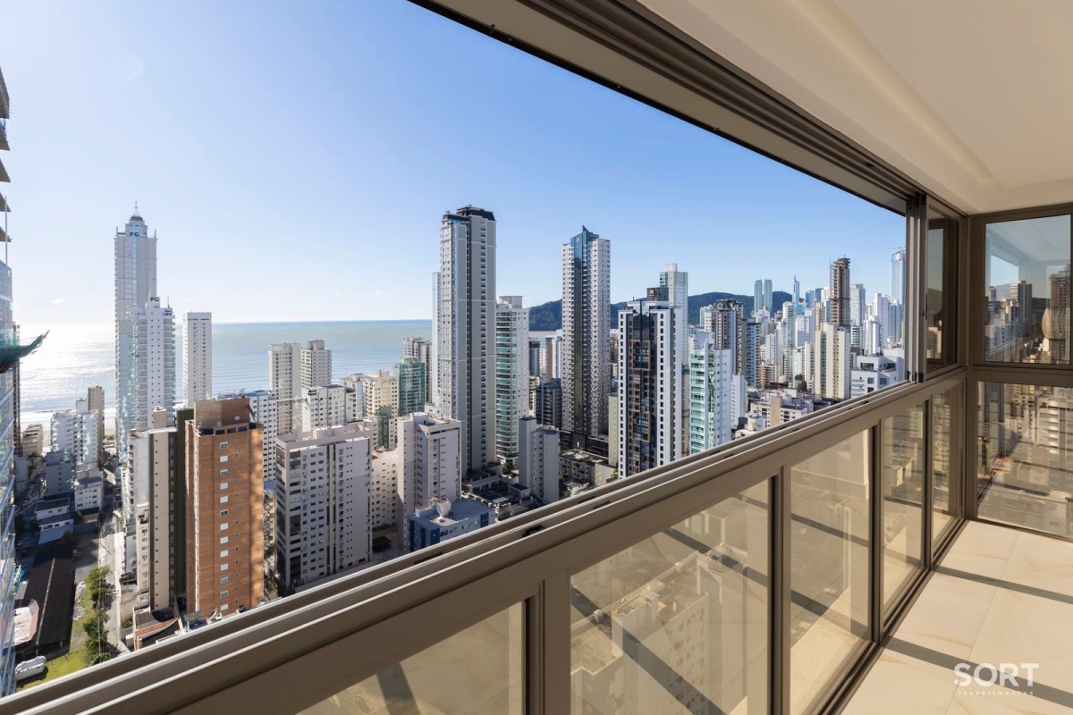 Apartamento à venda no Ed. Ocean Breeze com 167 m² no Centro de Balneário Camboriú