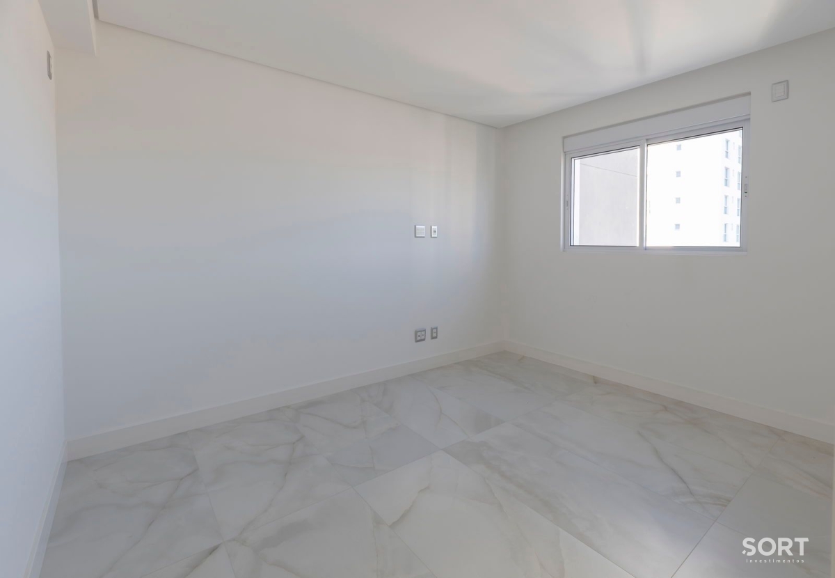 Apartamento à venda no Ed. Ocean Breeze com 167 m² no Centro de Balneário Camboriú
