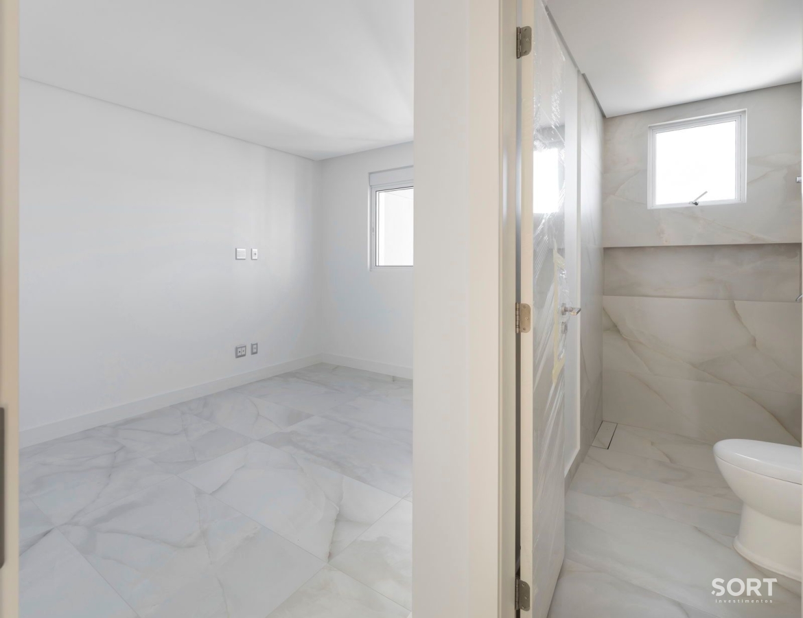Apartamento à venda no Ed. Ocean Breeze com 167 m² no Centro de Balneário Camboriú