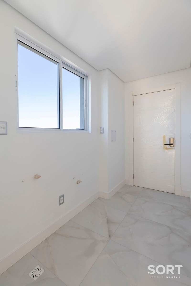 Apartamento à venda no Ed. Ocean Breeze com 167 m² no Centro de Balneário Camboriú