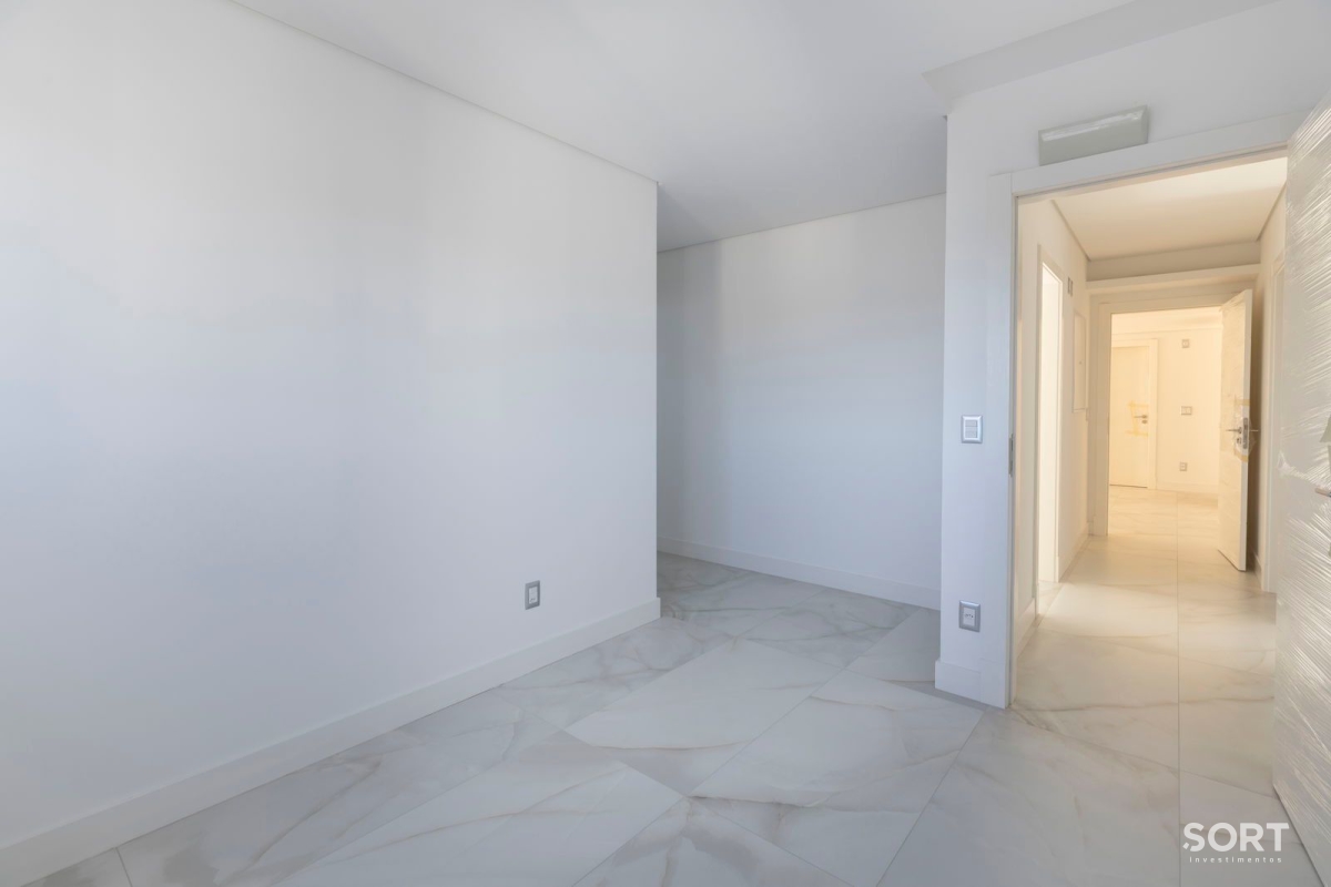 Apartamento à venda no Ed. Ocean Breeze com 167 m² no Centro de Balneário Camboriú