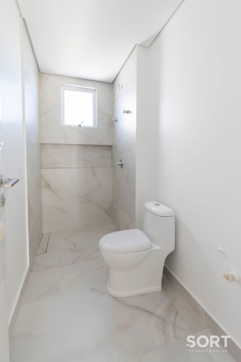 Apartamento à venda no Ed. Ocean Breeze com 167 m² no Centro de Balneário Camboriú