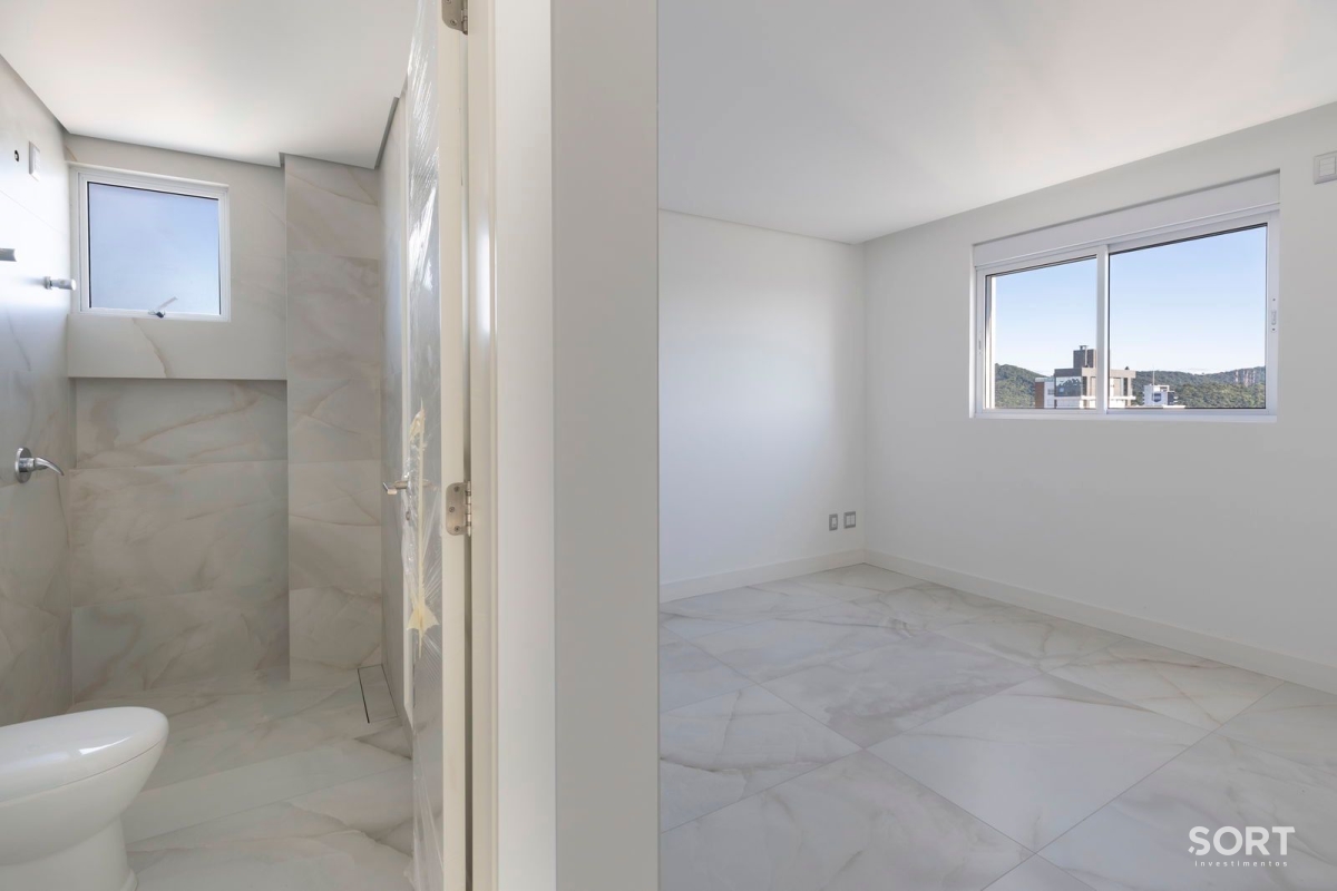 Apartamento à venda no Ed. Ocean Breeze com 167 m² no Centro de Balneário Camboriú