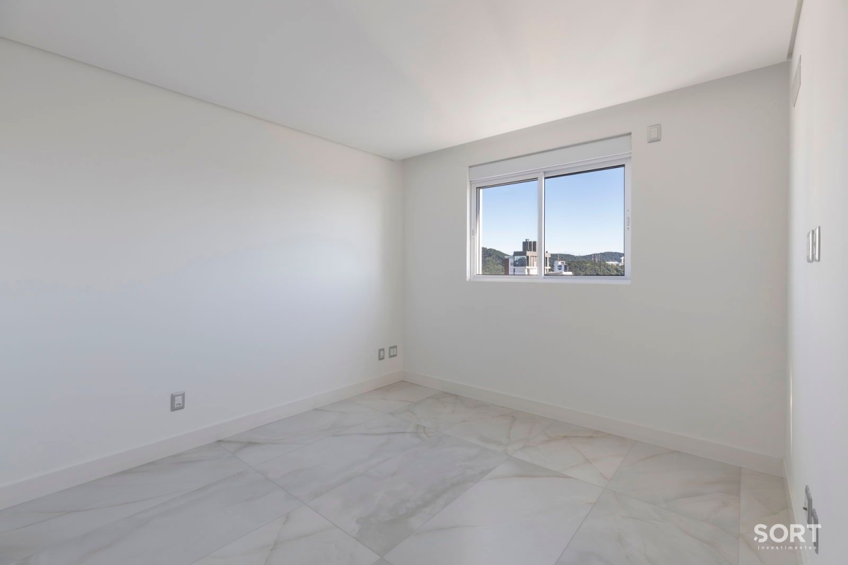Apartamento à venda no Ed. Ocean Breeze com 167 m² no Centro de Balneário Camboriú