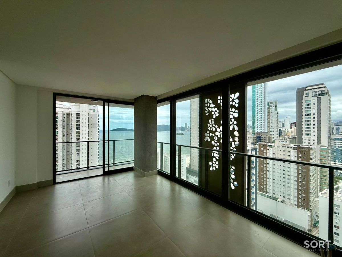 Apartamento para venda no ED. Empire com 3 suítes na Barra Norte
