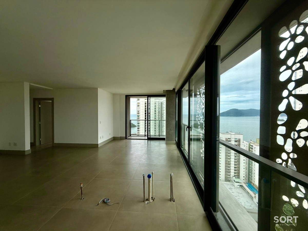 Apartamento para venda no ED. Empire com 3 suítes na Barra Norte