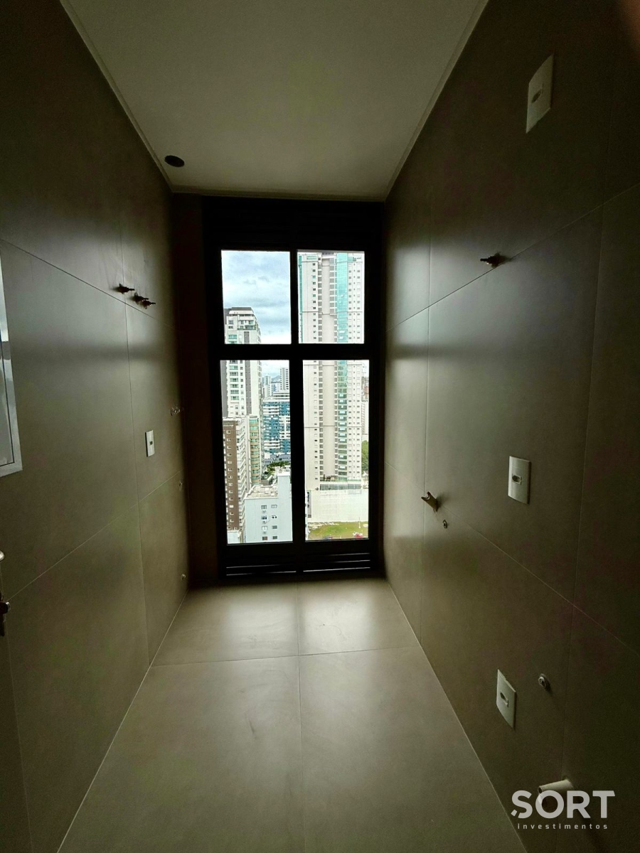 Apartamento para venda no ED. Empire com 3 suítes na Barra Norte