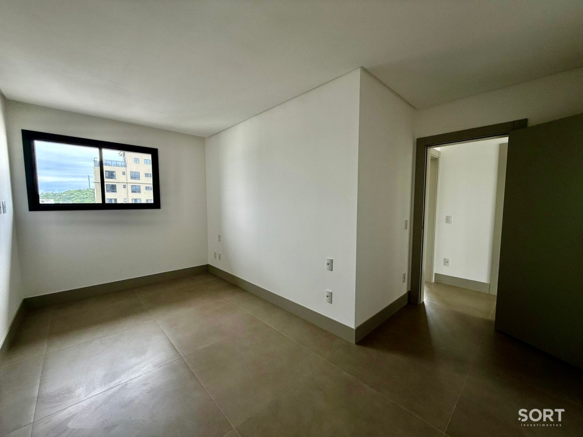 Apartamento para venda no ED. Empire com 3 suítes na Barra Norte