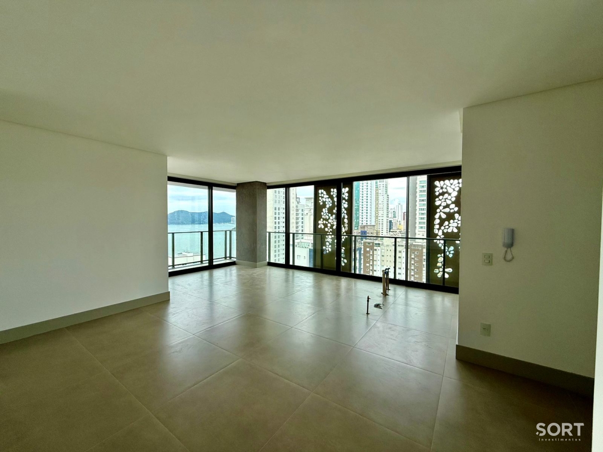 Apartamento para venda no ED. Empire com 3 suítes na Barra Norte