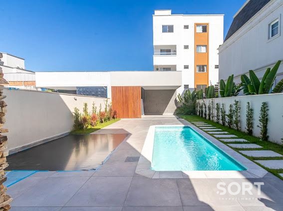 Casa no Condomínio Reserva com 3 Suítes, 4 vagas de garagem, piscina  em Balneário Camboriú