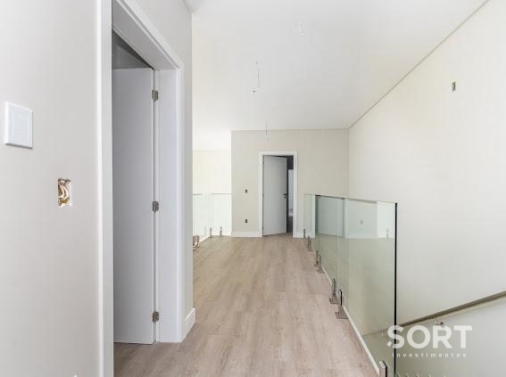 Casa no Condomínio Reserva com 3 Suítes, 4 vagas de garagem, piscina  em Balneário Camboriú