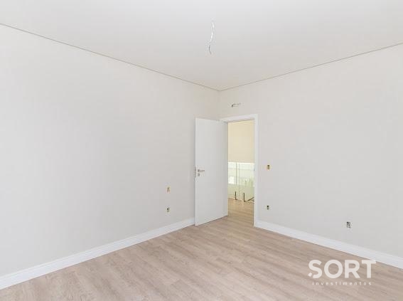 Casa no Condomínio Reserva com 3 Suítes, 4 vagas de garagem, piscina  em Balneário Camboriú