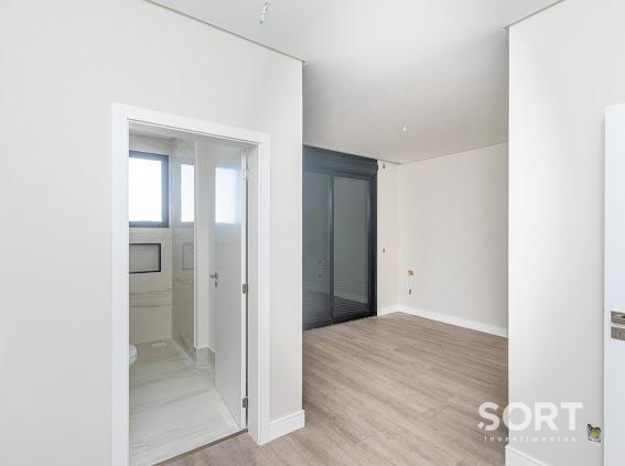 Casa no Condomínio Reserva com 3 Suítes, 4 vagas de garagem, piscina  em Balneário Camboriú