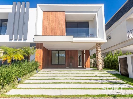 Casa no Condomínio Reserva com 3 Suítes, 4 vagas de garagem, piscina  em Balneário Camboriú