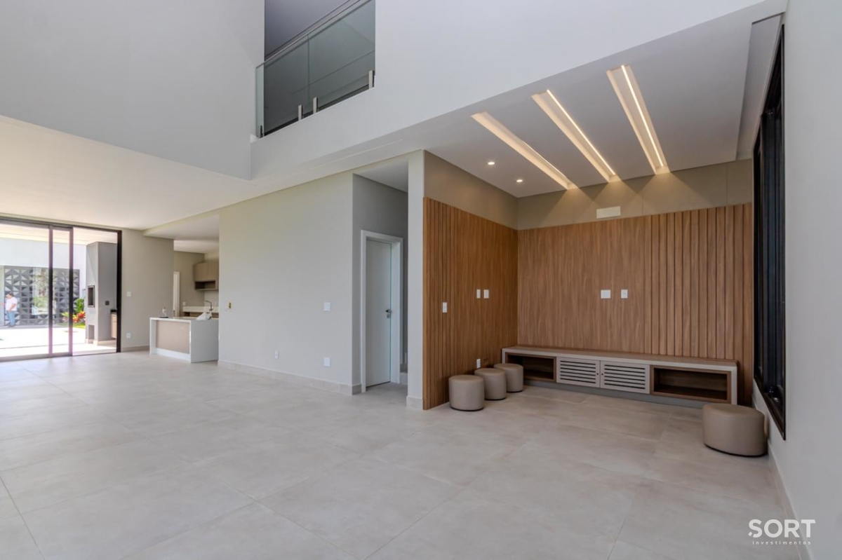 Casa no Condomínio Reserva com 2 Suítes, 2 Demi suites, 5 banheiros sendo 1 lavado, vagas de garagem, piscina, em Balneário Camboriú