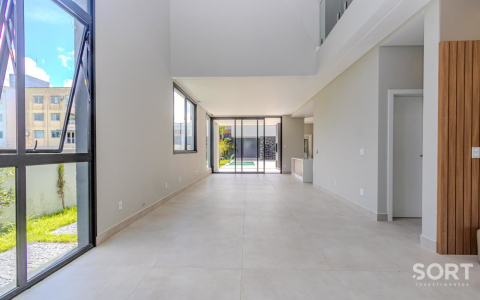 Casa no Condomínio Reserva com 2 Suítes, 2 Demi suites, 5 banheiros sendo 1 lavado, vagas de garagem, piscina, em Balneário Camboriú