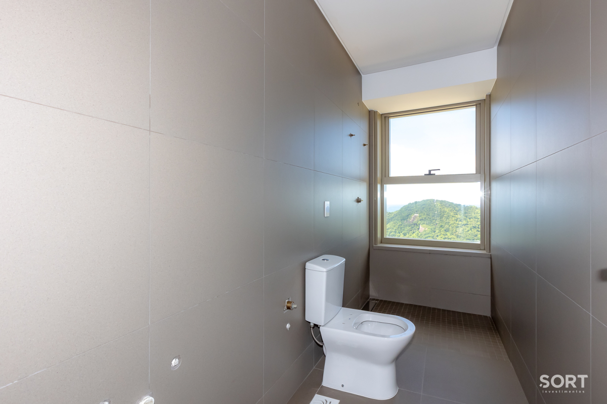 Apartamento no Edifício Yachthouse andar alto em Balneário Camboriú